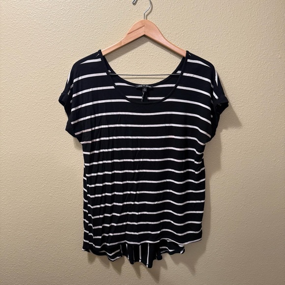 Cable & Gauge Tops - Women’s Medium Cable & Gauge Black White Striped Hi-Low Cap Sleeve Top